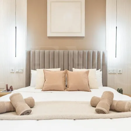 Sophisticated With Balcony & Views By Rems Apartman