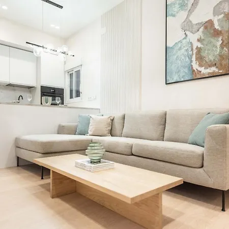 Apartman Sophisticated With Balcony & Views By Rems *