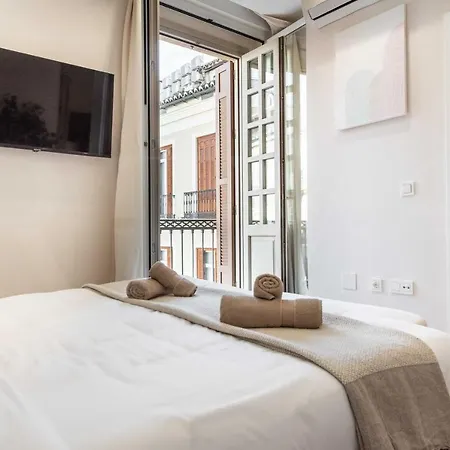 Apartman Sophisticated With Balcony & Views By Rems