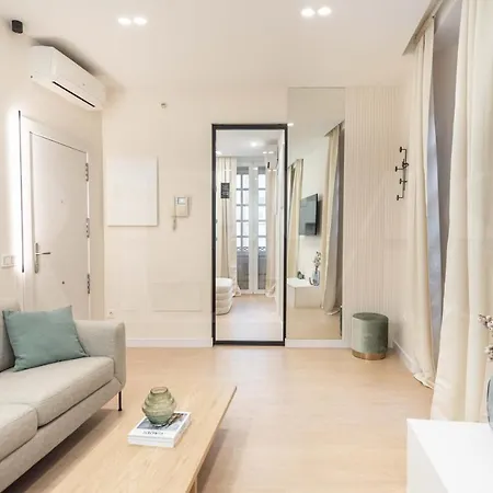 Sophisticated With Balcony & Views By Rems Apartament Malaga